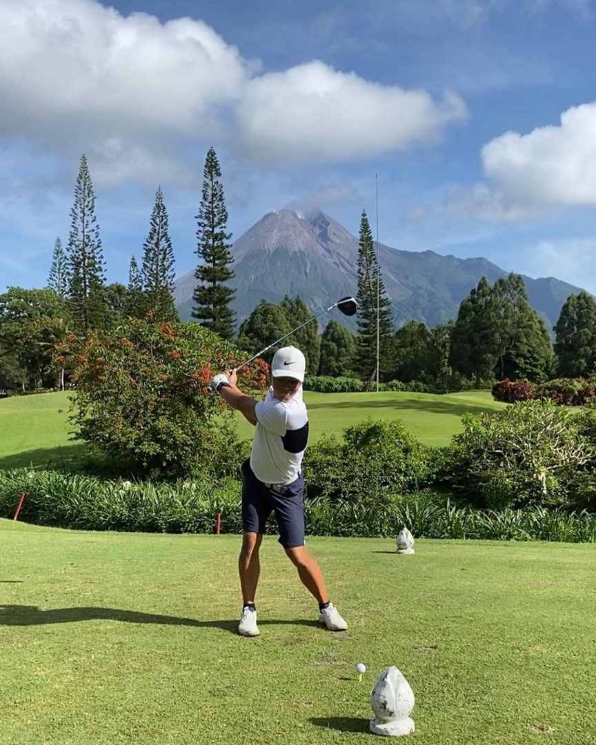 Merapi Golf / mnh0311