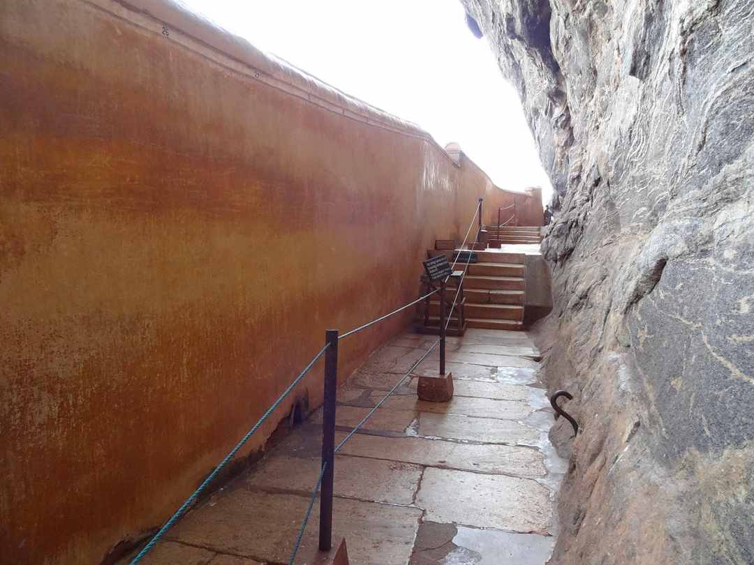 Dinding Kaca di Sigiriya / wikimedia