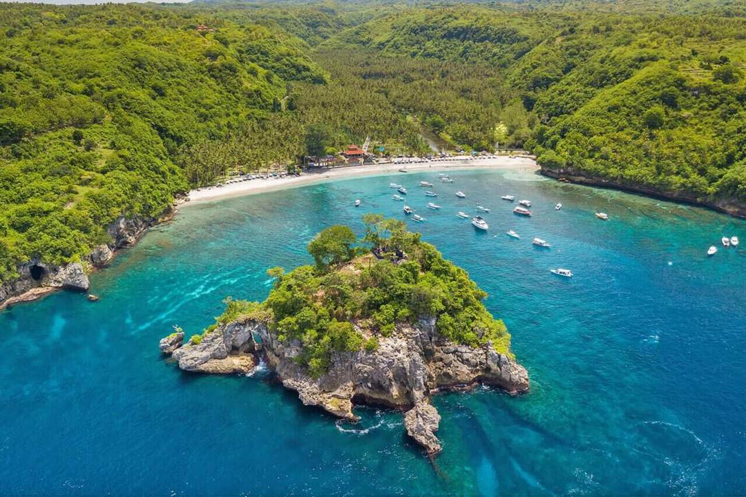 Pulau Batu Mejinong: Keindahan Tersembunyi di Nusa Penida