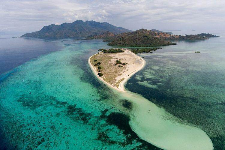 Pulau Kojadoi: Desa Wisata, Jembatan Asmara, dan Bahari