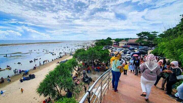 Daya Tarik Pantai Sayang Heulang