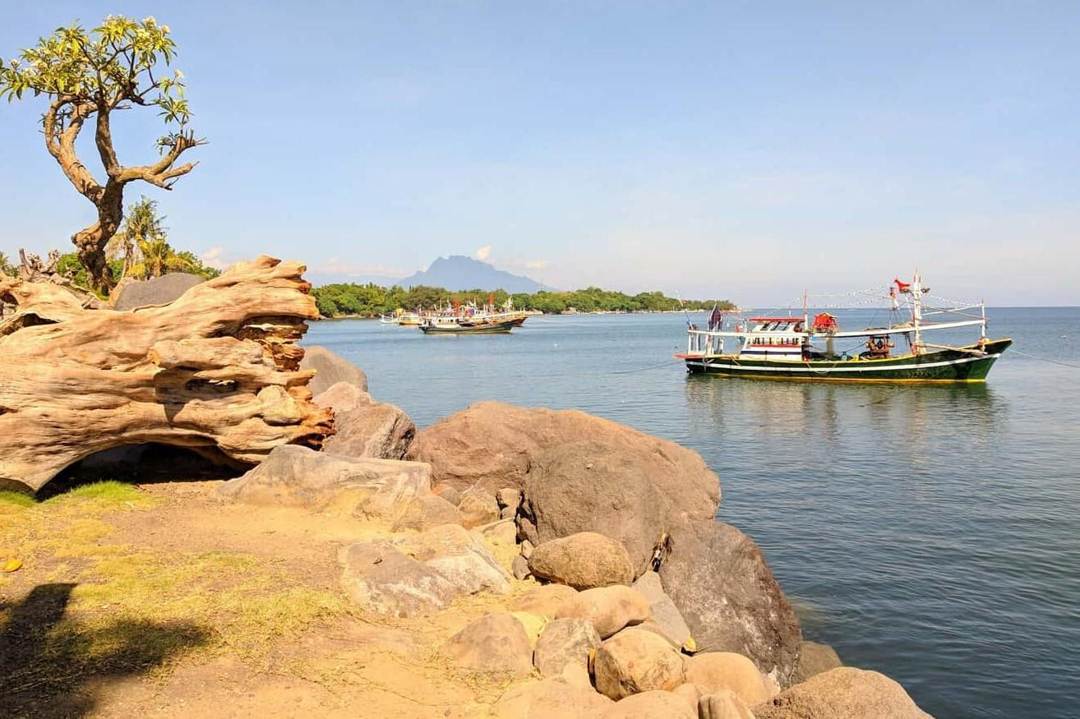Pantai Muara Kasih Situbondo: Wisata Alami dengan Spot Foto