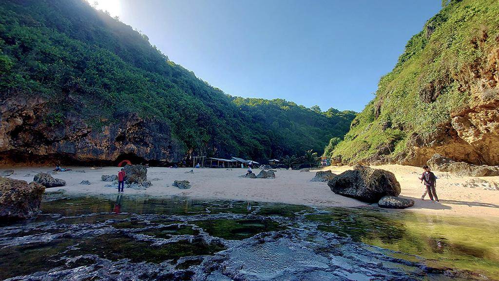 Pantai Wohkudu: Keindahan Tebing dan Tempat Camping di Gunungkidul