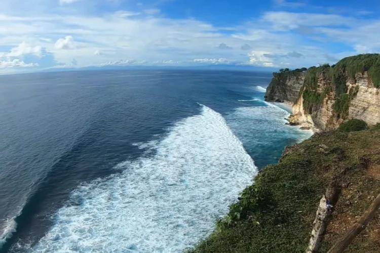 Batu Jaran Hill: Spot Sunset Terbaik di Bali