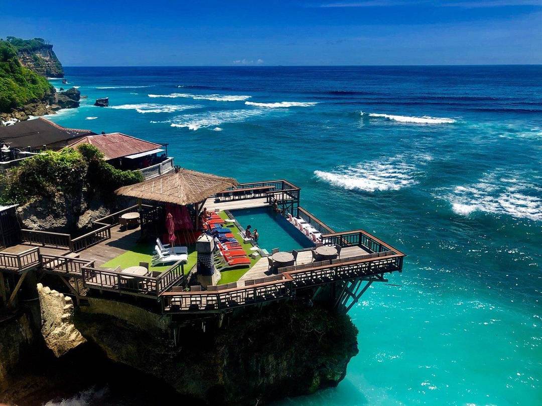 Pantai Suluban Bali: Daya Tarik, Rute, Tiket Masuk