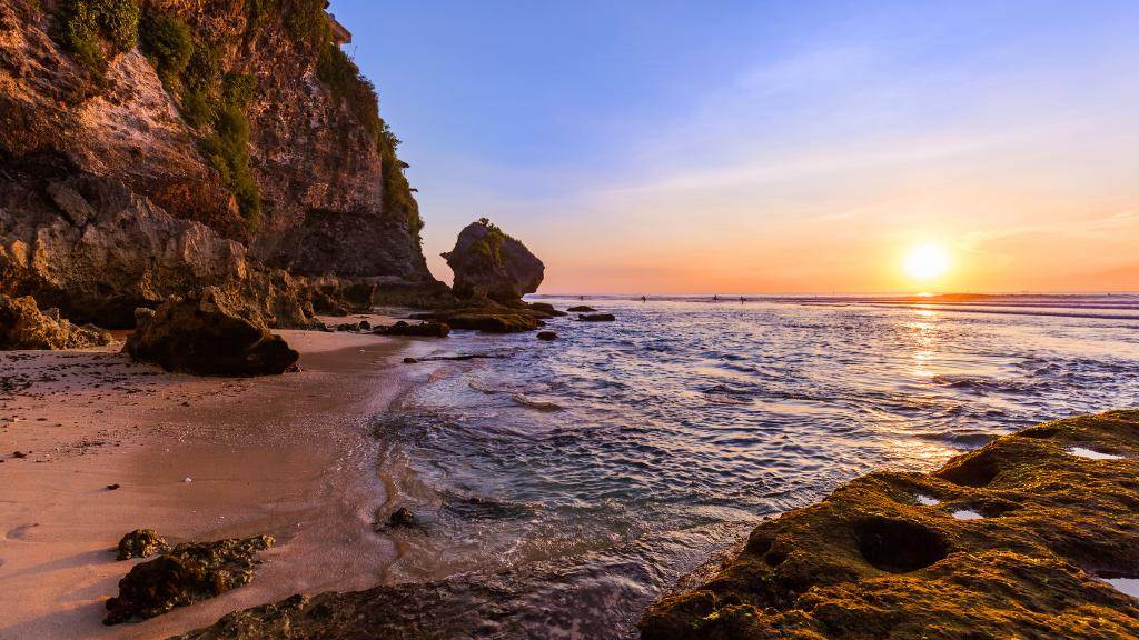Daya Tarik Pantai Suluban