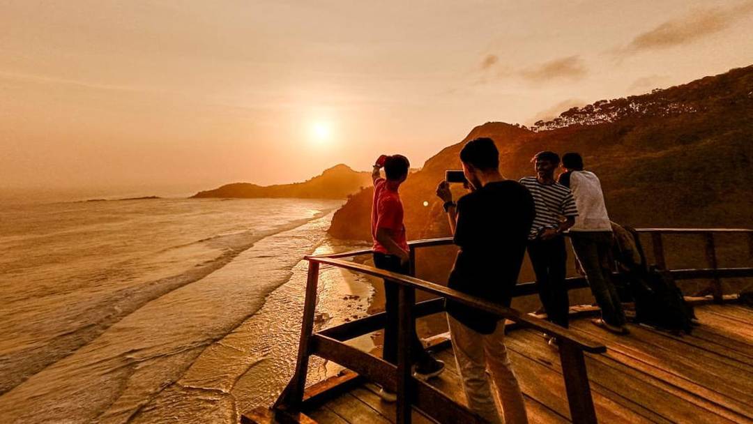Daya Tarik Utama Pantai Surumanis