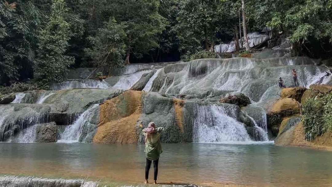 Daya Tarik Air Terjun Moramo