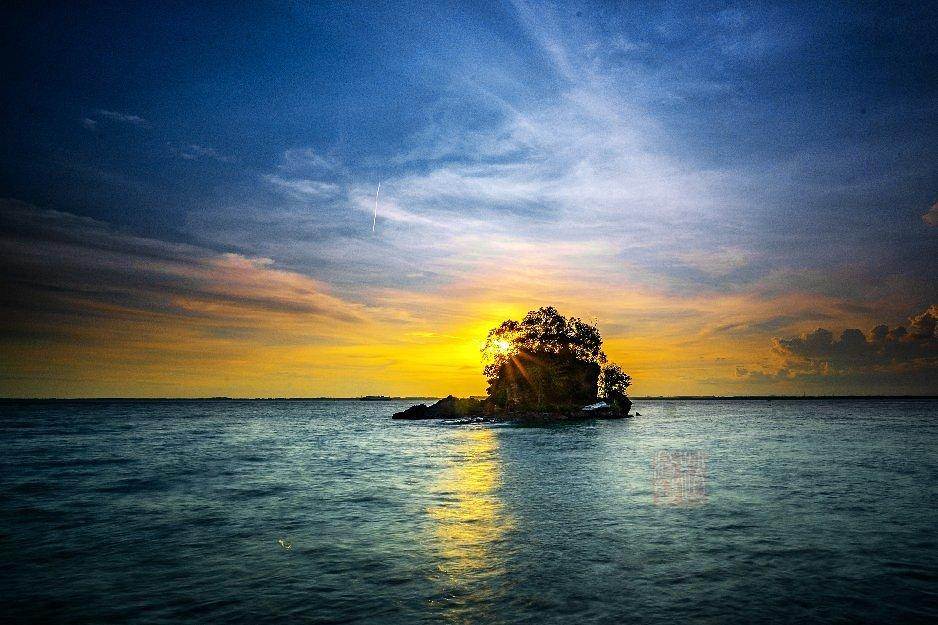 Pantai Melawai: Spot Sunset dan Kuliner di Balikpapan