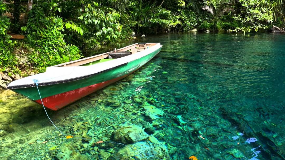 Danau Labuan Cermin: Keindahan Dua Rasa di Kalimantan Timur