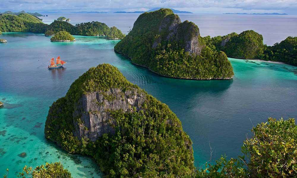 Pulau Wayag: Ikon Keindahan Raja Ampat yang Memukau