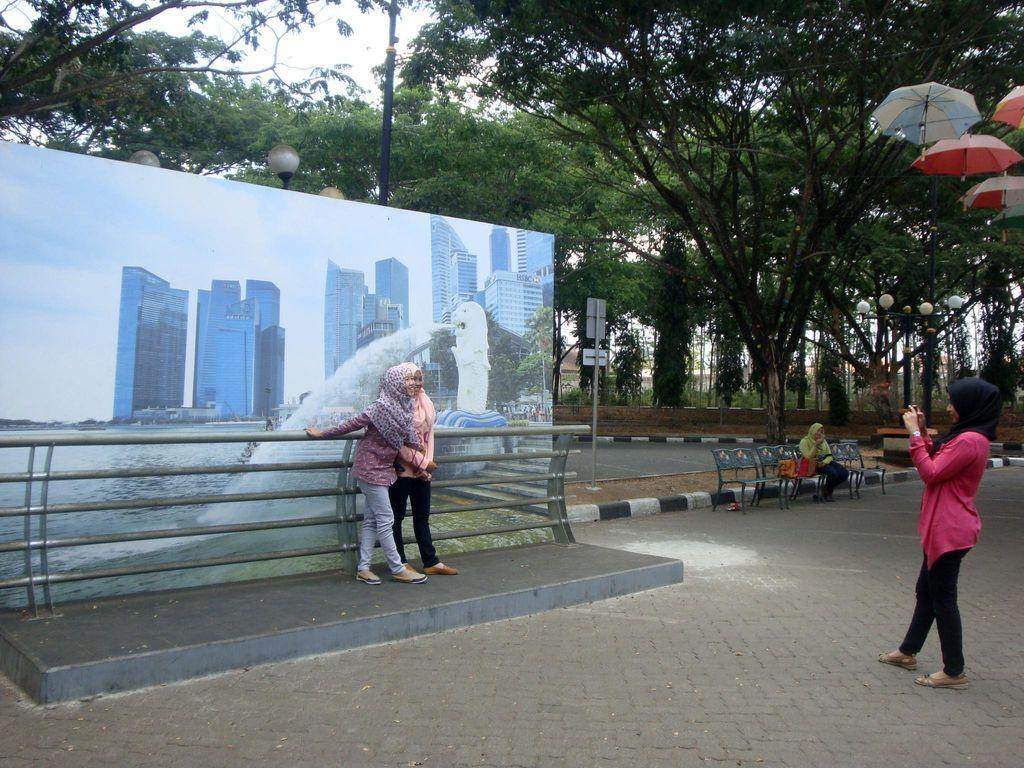 Patung Merlion di Terminal Purwokerto