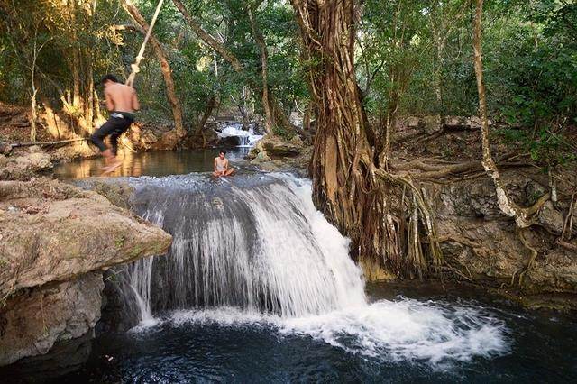 Daya Tarik Air Terjun Diwu Mbai