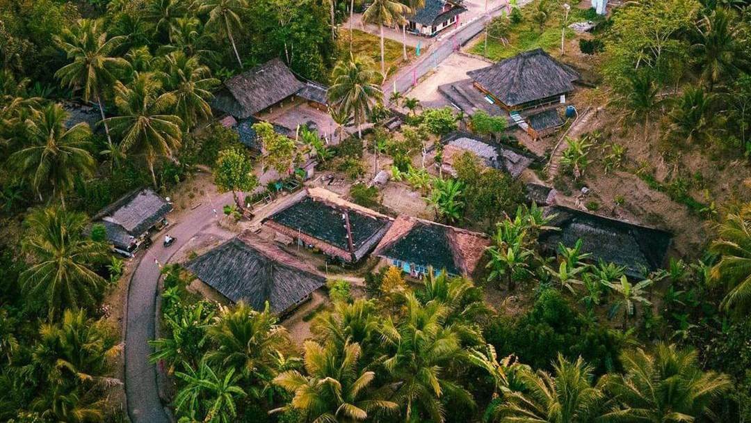 Daya Tarik Utama Kampung Adat Kuta (_iamiqbal Instagram)