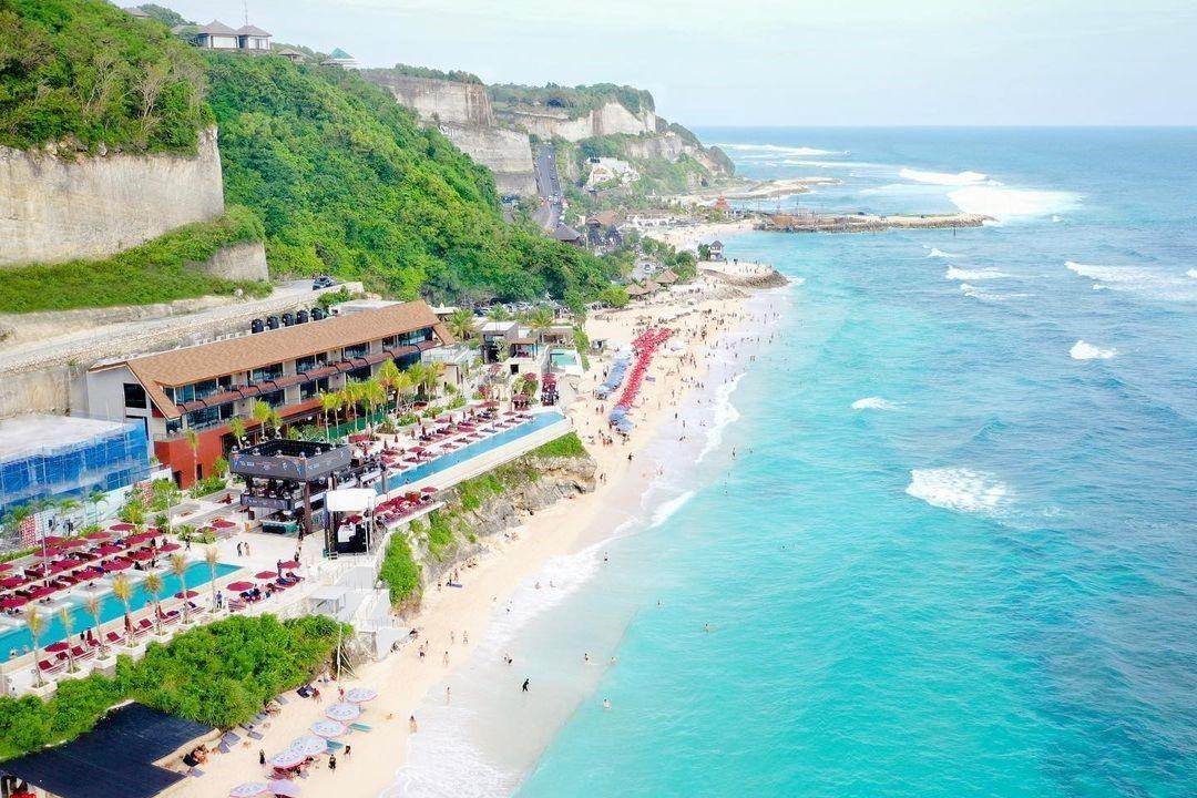 Pantai Melasti Ungasan: Harga Tiket, Daya Tarik, Jam Buka (melastibeach.official Instagram)