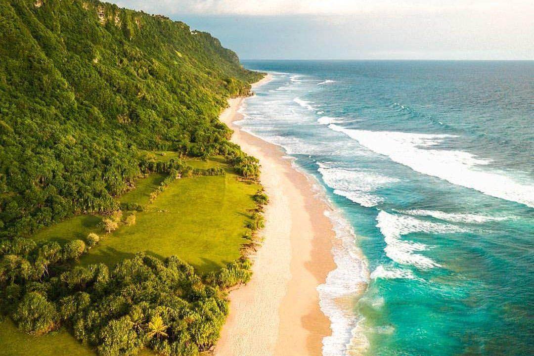 Daya Tarik Utama Pantai Nunggalan ( joshuafooo Instagram)