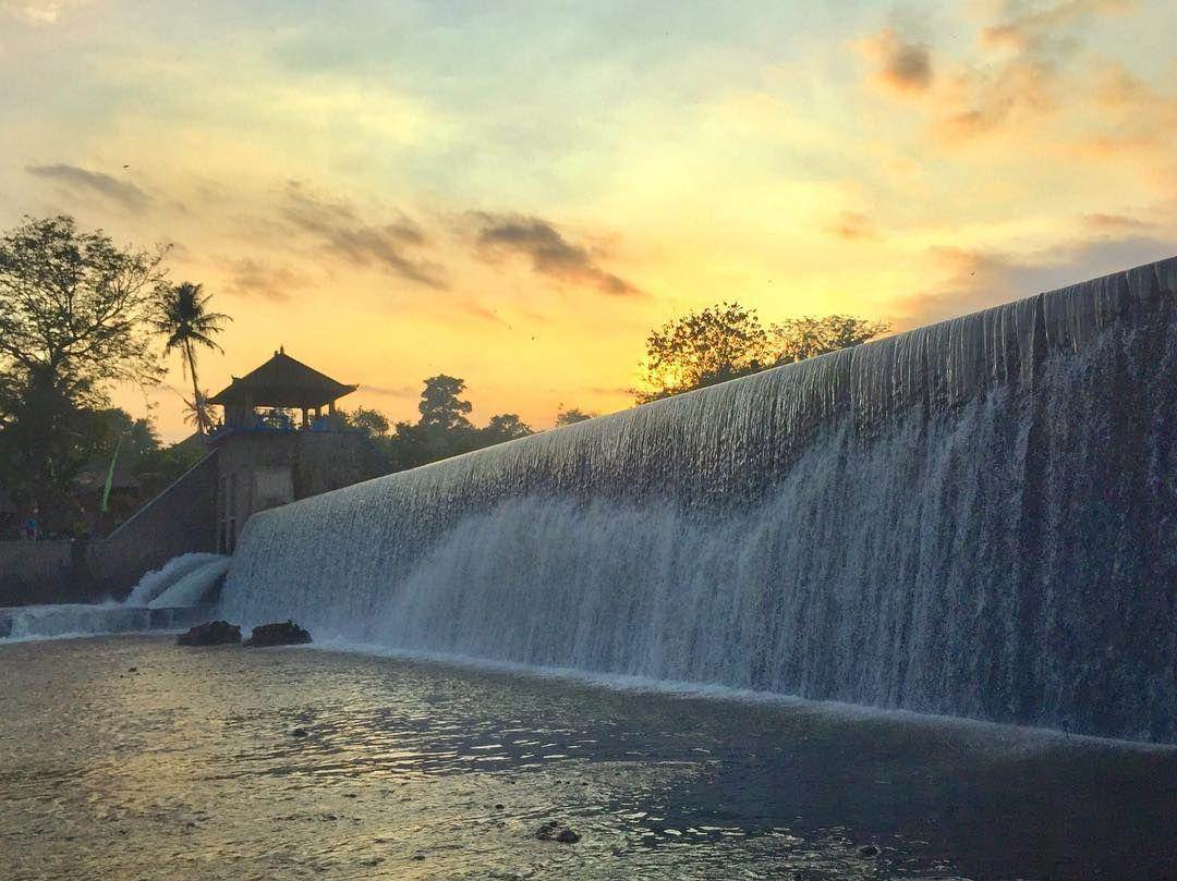 Tukad Unda: Air Terjun Tirai Unik di Klungkung ( hendraawinata  Instagram)