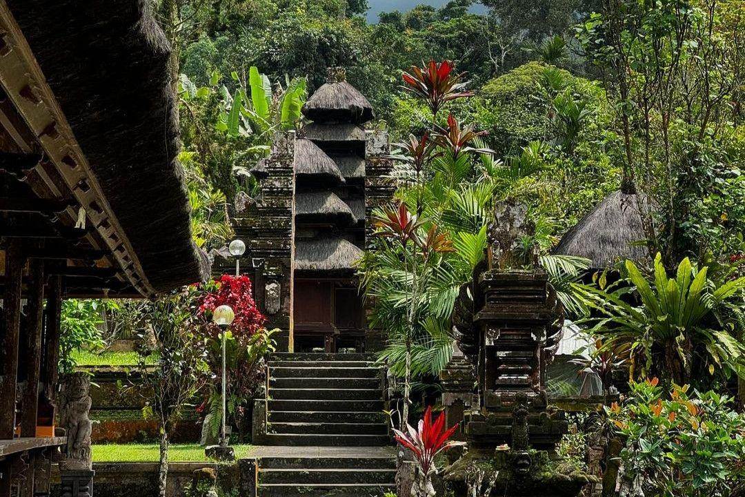Daya Tarik Utama Pura Luhur Batukaru ( toumtoum63 Instagram)