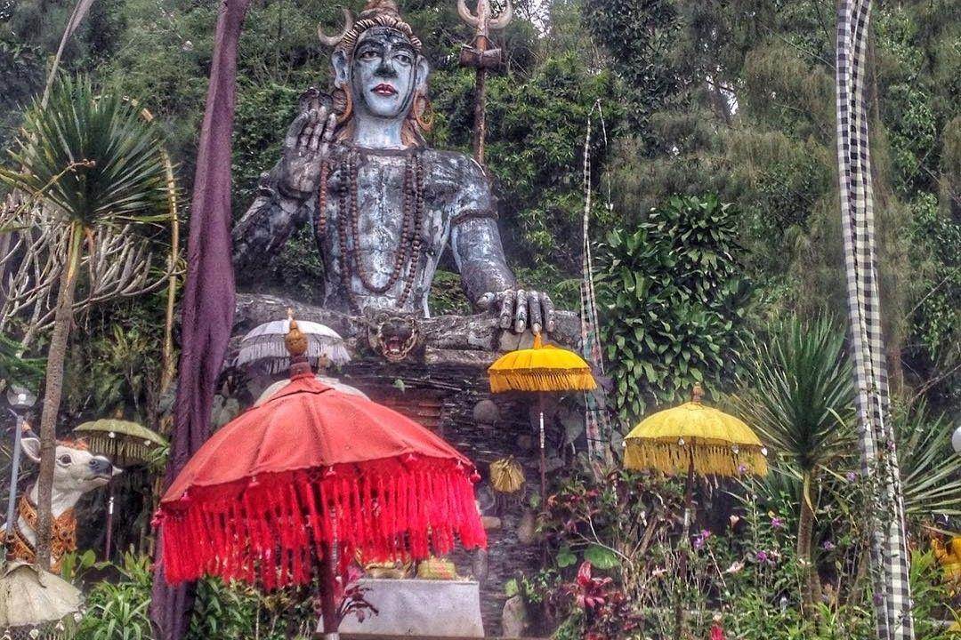 Pura Malen: Tempat Meditasi di Lereng Gunung Batukaru ( noname_private Instagram)