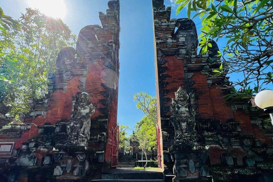 Pura Rambut Siwi: Harga Tiket, Daya Tarik, Jam Buka ( anninamakingmemories Instagram)