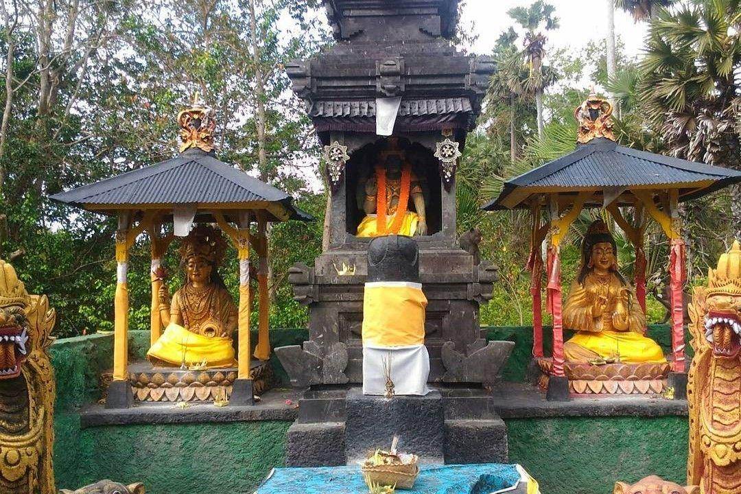 Pura Bakungan Bali ( kartikaspur  Instagram)