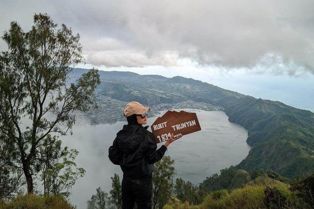 Daya Tarik Utama Bukit Trunyan ( puputfbrnaas Instagram)