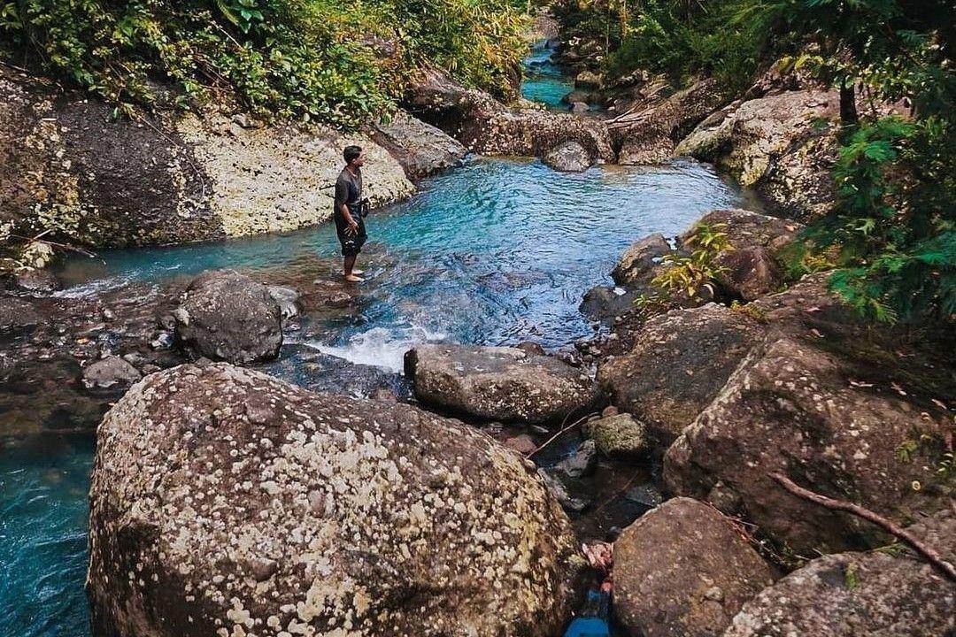 Daya Tarik Air Terjun Batu Belah Dewasana ( febri_waspada  Instagram)
