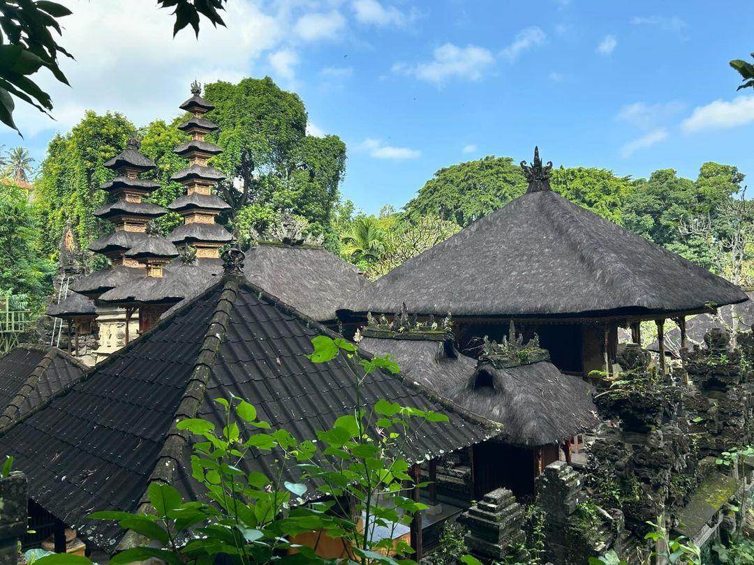 Pura Gunung Lebah Bali ( amnansett Instagram)