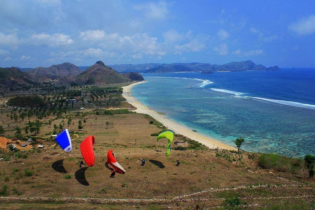 Pantai Torok Lombok ( lombokparafly Instagram)
