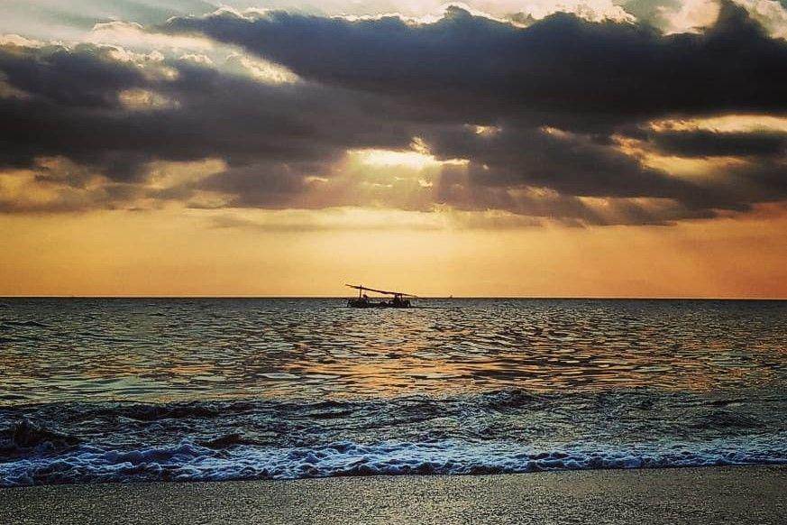 Pantai Loang Baloq: Tiket, Daya Tarik, Lokasi, Jam Buka ( andreosvafanro Instagram)