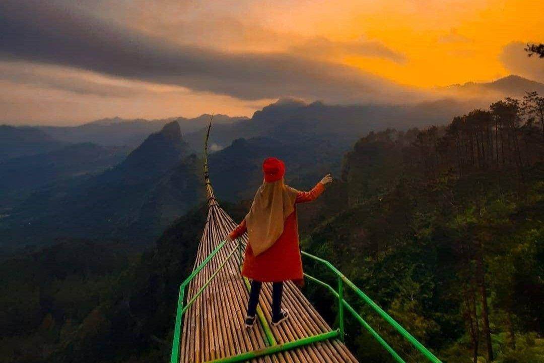 Daya Tarik Puncak Khayangan Sigendol ( lattifaa Instagram)