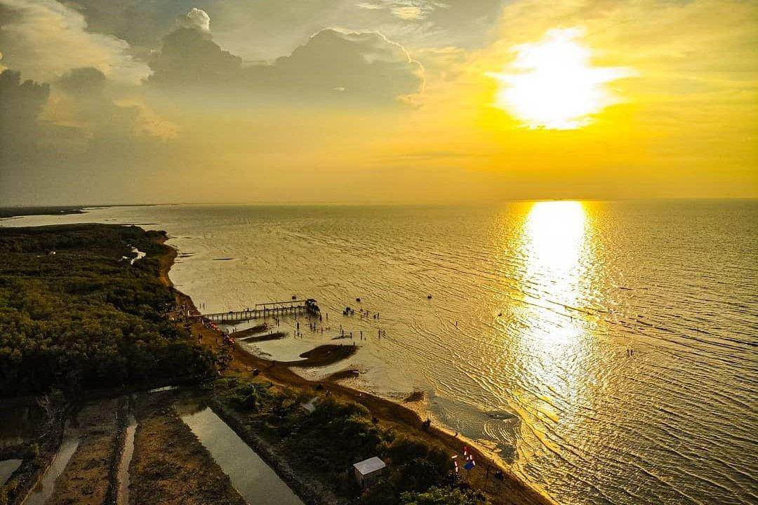 Pantai Glagah Wangi Istambul Demak ( fikri_japs Instagram)