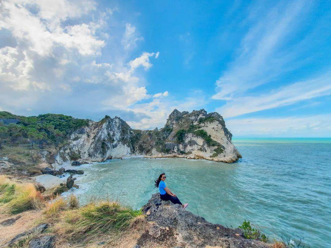 Tanjung Batu Putih ( youcancallmetika Instagram)