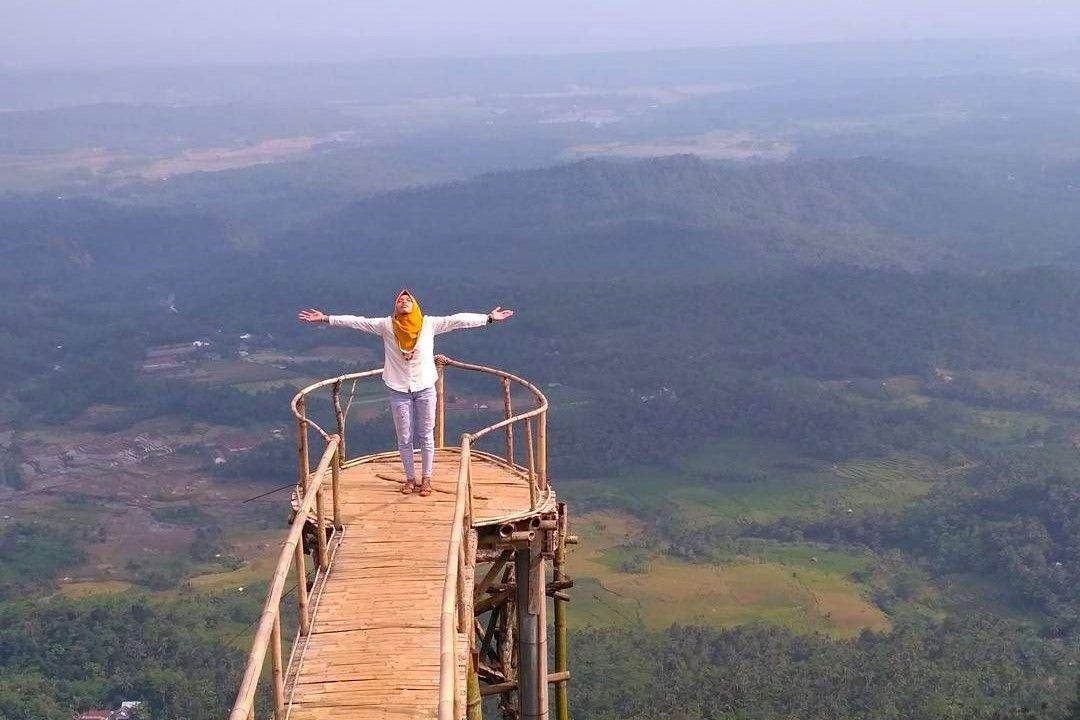 Puncak Sendaren: Panorama Alam Memukau di Purbalingga ( r_ariyandii Instagram)