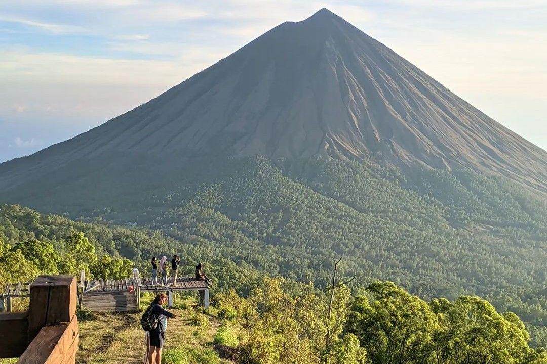 Bukit Wolobobo Flores: Harga Tiket, Daya Tarik, Jam Buka ( shannnnn__17 Instagram)
