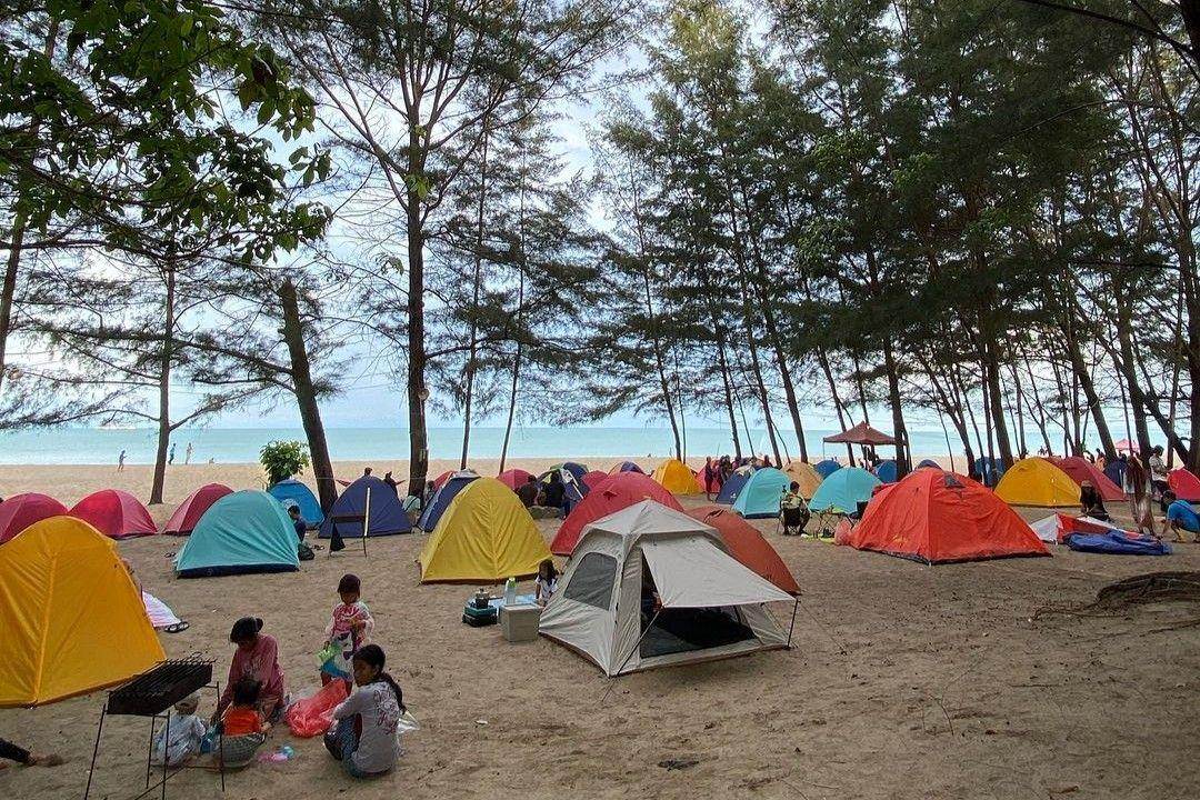 Daya Tarik Utama Pantai Tikus Emas ( dewadarucamp Instagram)