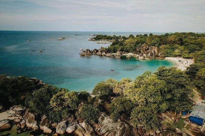 Pantai Tanjung Tinggi: Tiket, Daya Tarik, Lokasi, Jam Buka ( jejaklangkahpicture Instagram)