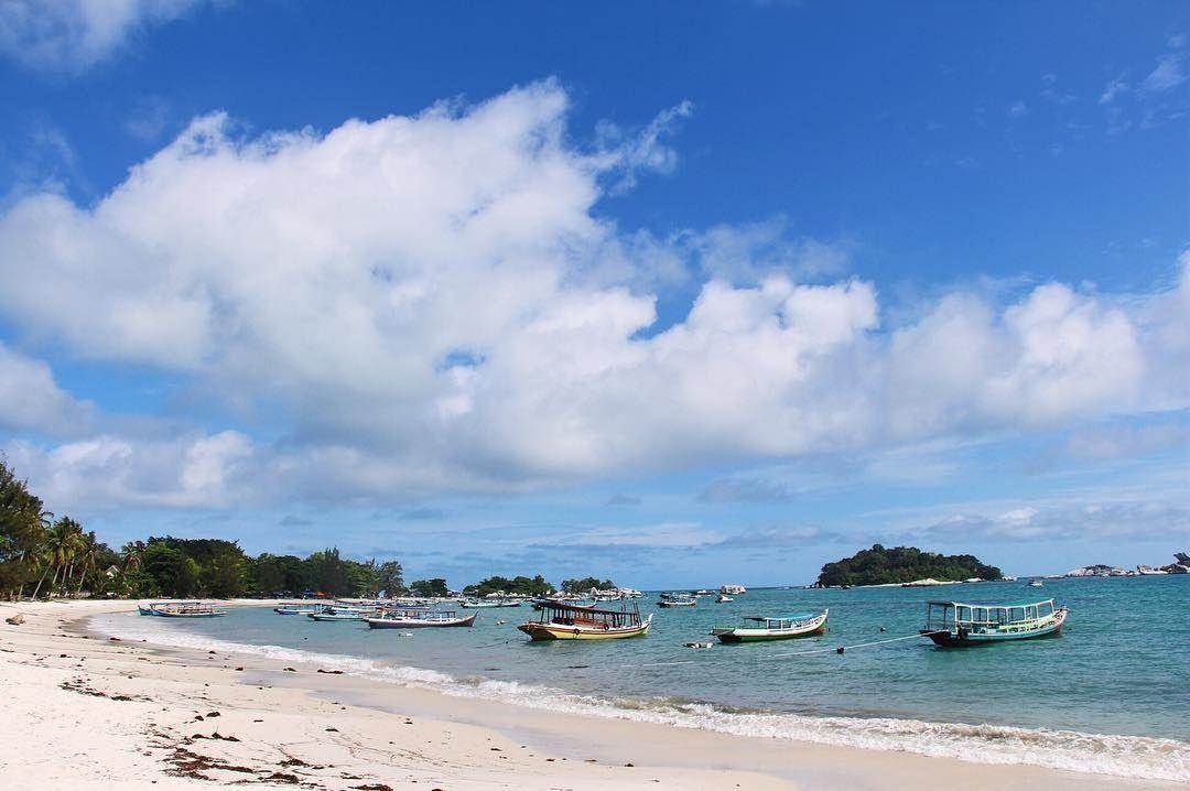 Pantai Tanjung Kelayang: Surga Tropis di Belitung ( jenniesetiarman Instagram)