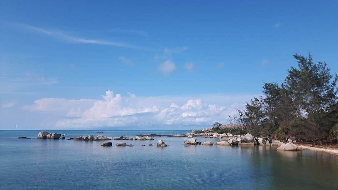 Daya Tarik Utama Pantai Penyabong ( shofiazkarifa  Instagram)