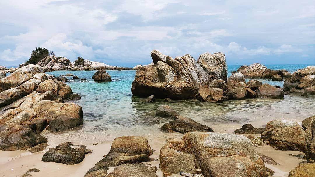 Pantai Parai Tenggiri: Wisata Eksotis di Bangka ( mommy_izzar Instagram)