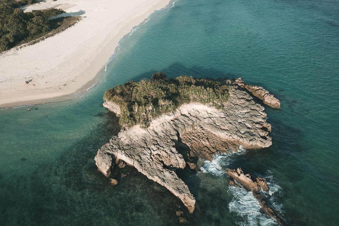 Daya Tarik Pantai Marosi ( theodoreandy Instagram)