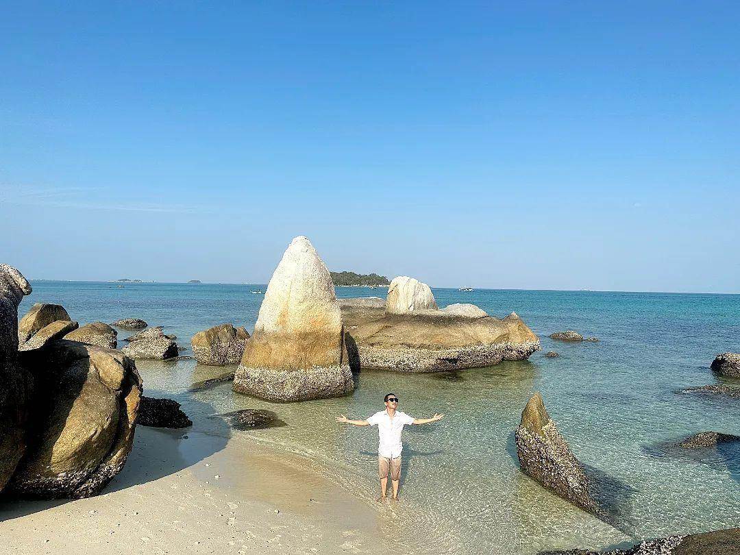 Daya Tarik Utama Pulau Batu Berlayar ( nirwanamulya Instagram)