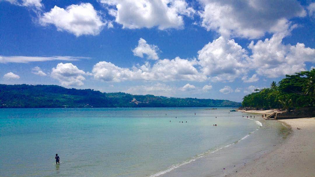 Pantai Natsepa Maluku ( gennostembrie Instagram)