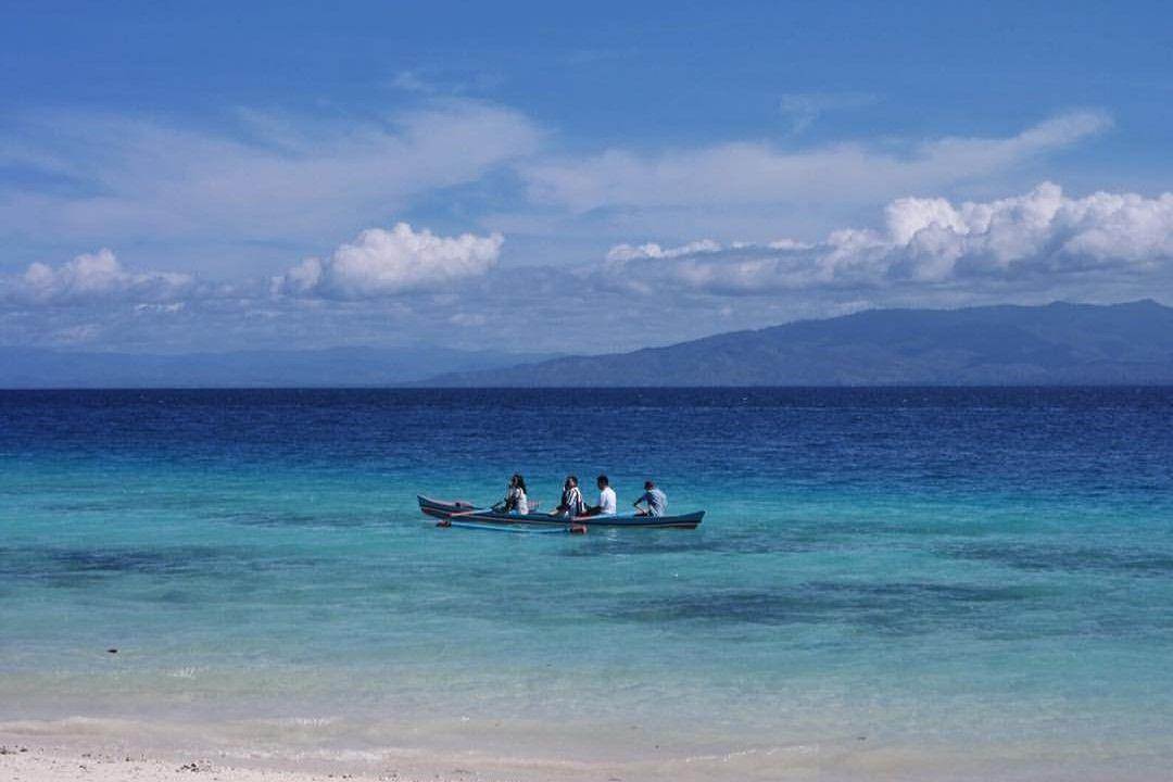 Pantai Liang Maluku ( marischkaprue Instagram)
