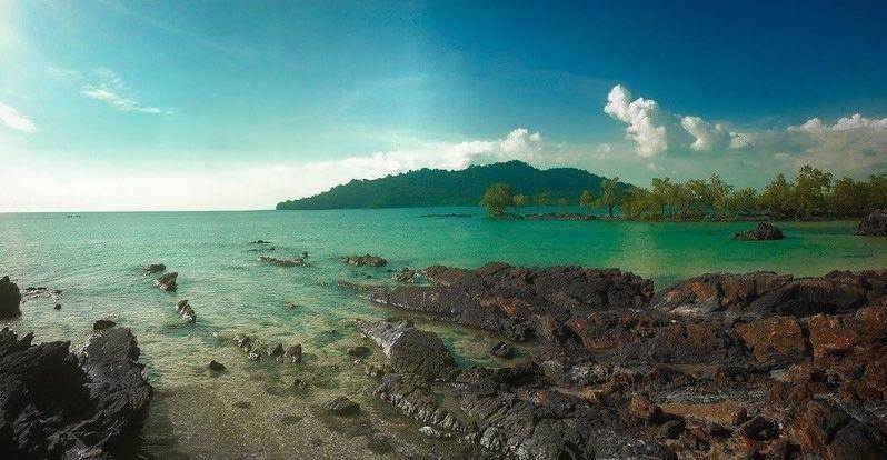 Pantai Bembang Bangka: Tiket, Daya Tarik, Lokasi, Jam Buka ( karmitaylstr Instagram)