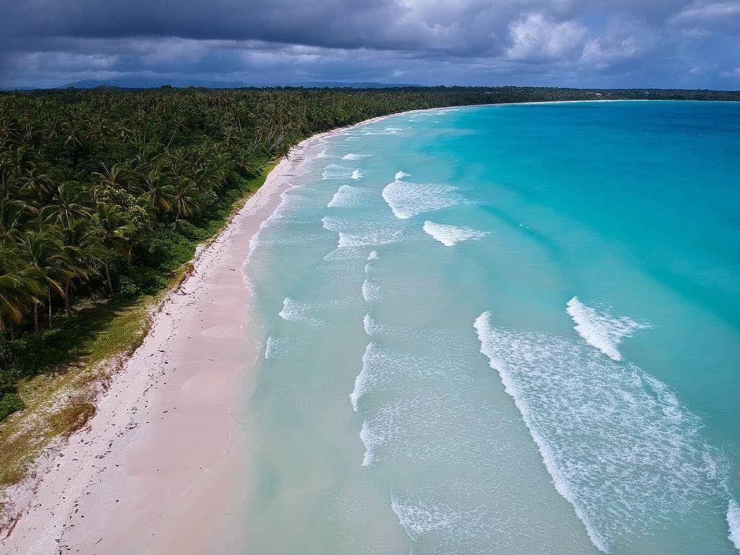 Pantai Madwaer Maluku ( andrikilua  Instagram)