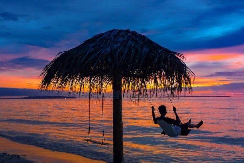 Daya Tarik Pantai Ngursarnadan ( enyo_demenjes18 Instagram)