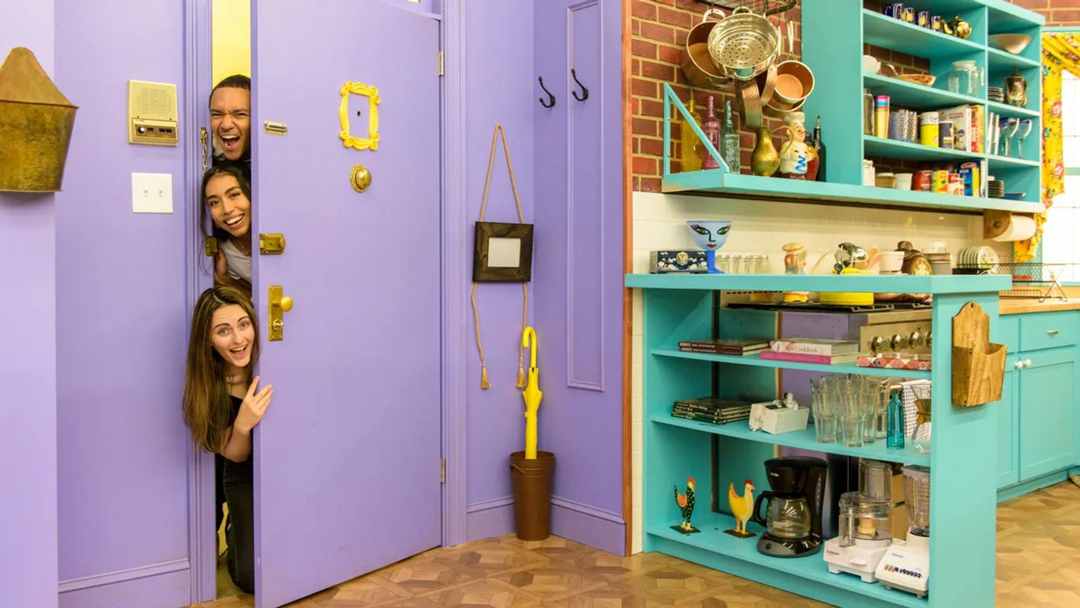 Replika set serial televisi FRIENDS di The Friends Experience / CNET