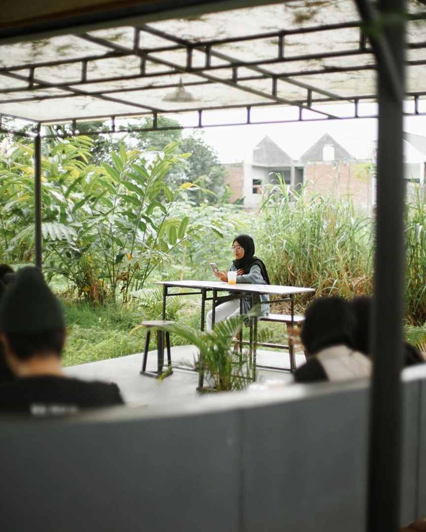 Outdoor Area / @cxmmandthesun