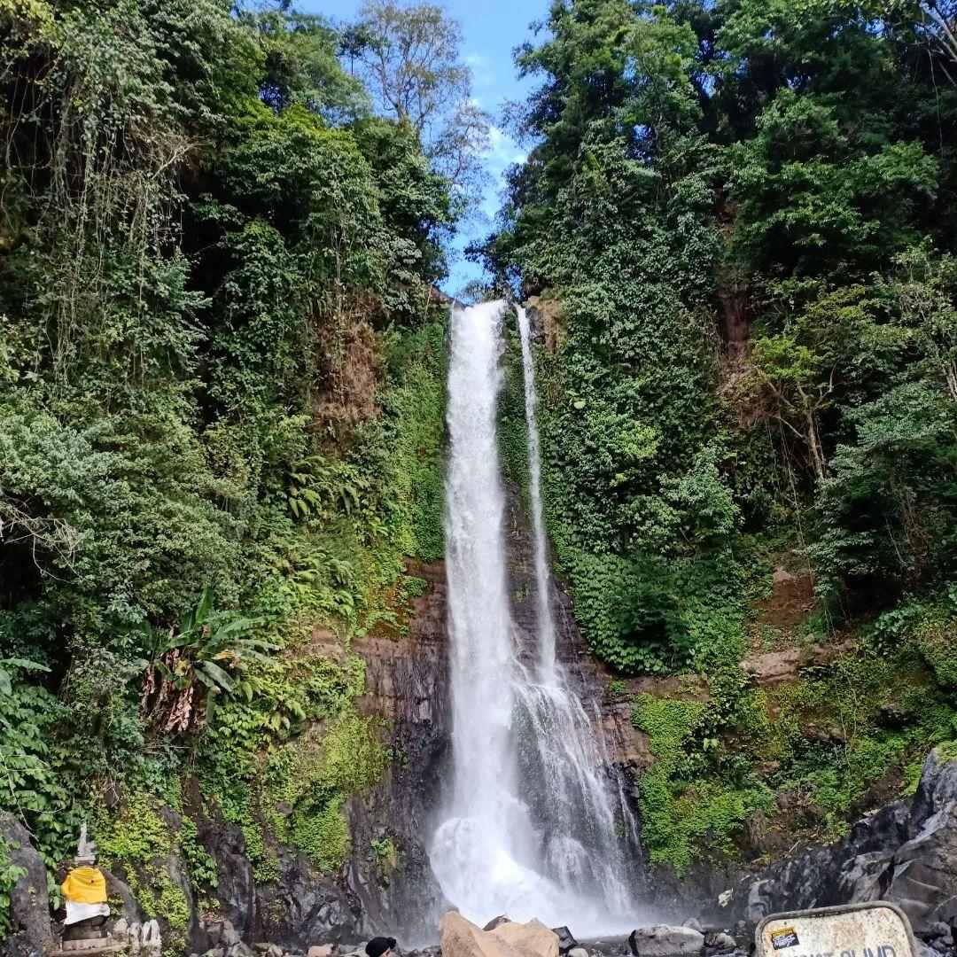 Gitgit Waterfall / @ dreambalitour